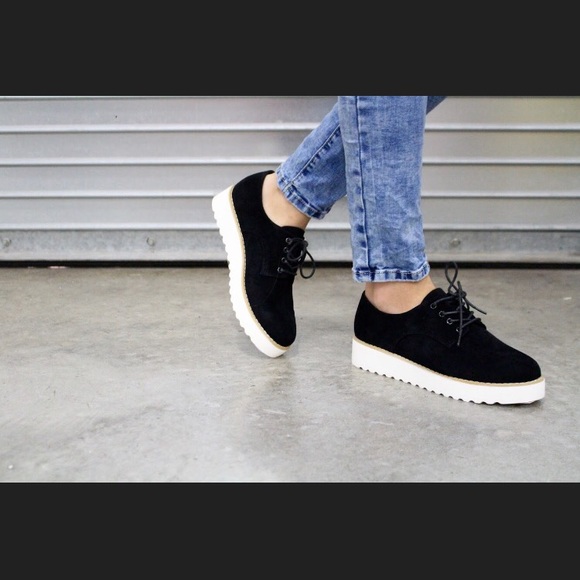 Black sneakers - Picture 3 of 4